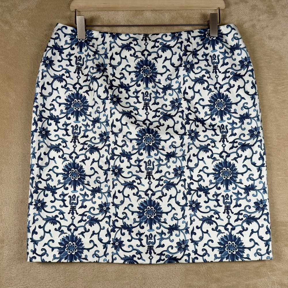 Lauren Ralph Lauren Skirt Womens Size 12 White Blue Floral Short Lined Stretch